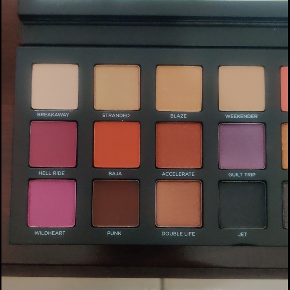 UD Born To Run Eyeshadow Palette - Picture 4 of 14
